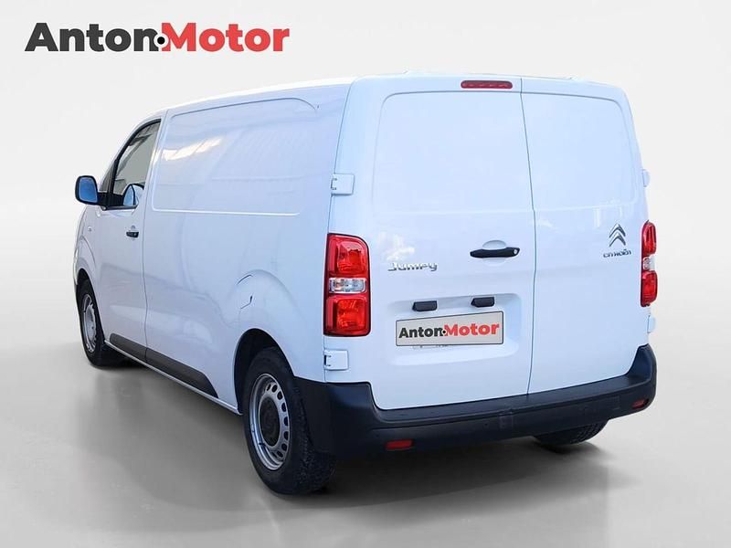 Usado Citroën Jumpy 100 CV (73 kW) 2023 Blanco Monovolumen