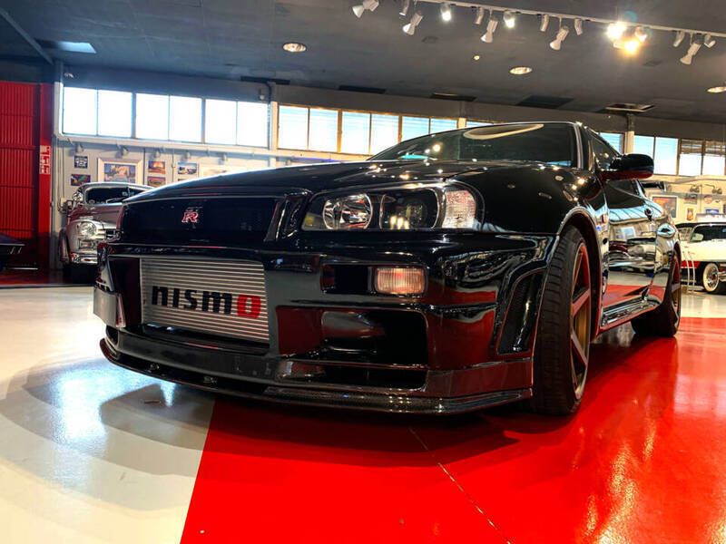 Begagnad Nissan Skyline GT 550 HK (404 kW) 1999 Svart Sportkupé