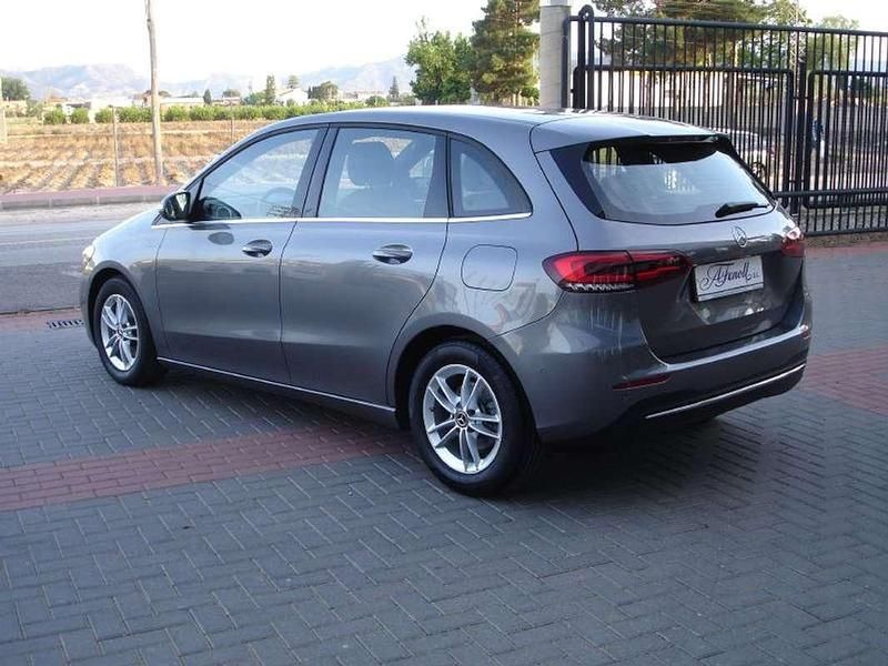 Usado Mercedes B180 116 CV (85 kW) 2020 Marrón Monovolumen