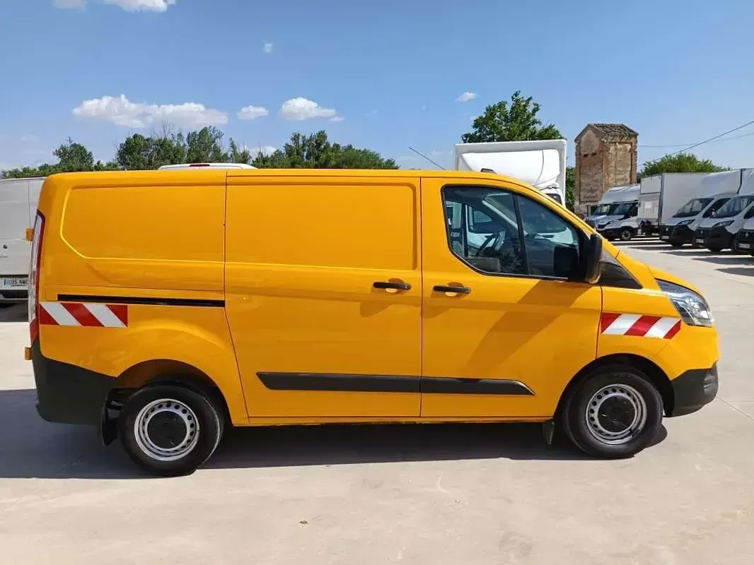 Usado Ford Transit Custom Trend 131 CV (96 kW) 2021 Amarillo Van
