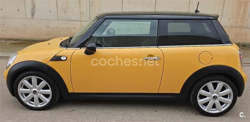 Usado Mini Cooper 120 CV (88 kW) 2009 Amarillo Utilitario