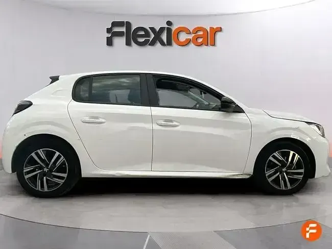 Usado Peugeot 208 Active 100 CV (73 kW) 2023 Blanco Utilitario