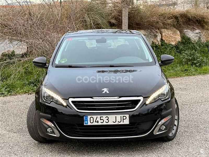 Usado Peugeot 308 Allure 125 CV (91 kW) 2015 Negro Berlina