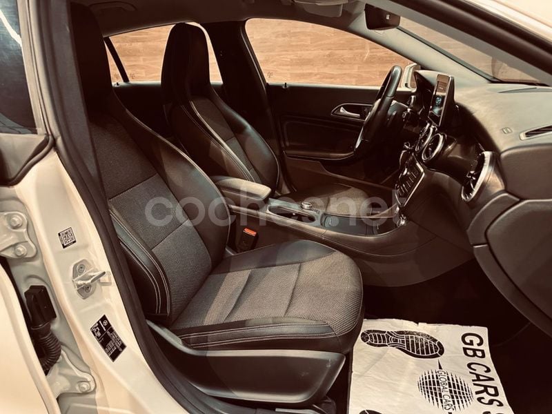 Usado Mercedes CLA220 Shooting Brake Urban 177 CV (130 kW) 2016 Blanco Familiar