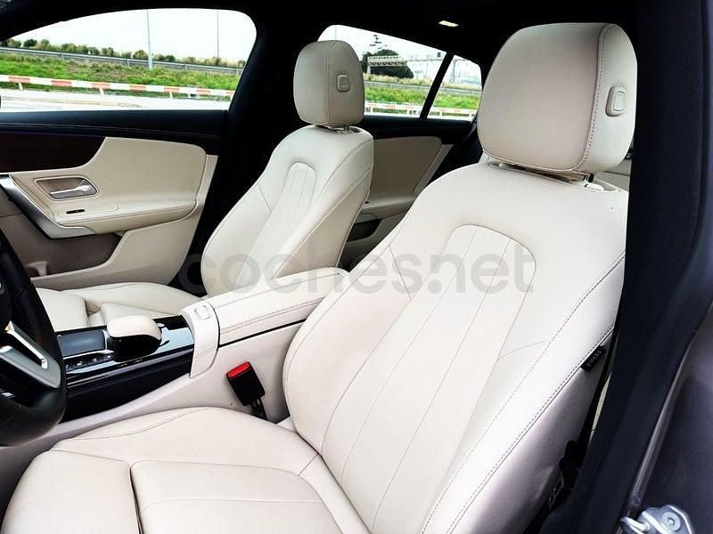Usado Mercedes CLA200 Shooting Brake 150 CV (110 kW) 2021 Gris / plata Familiar