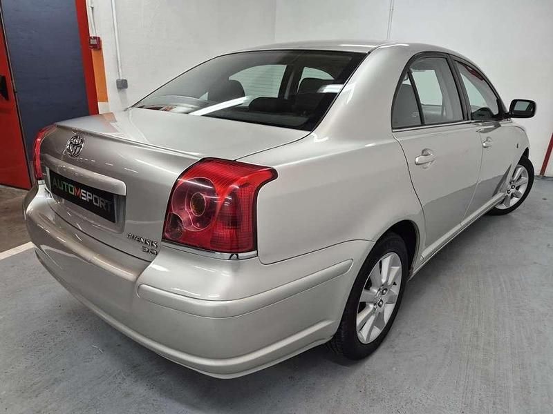 Usado Toyota Avensis Sol 116 CV (85 kW) 2003 Beige Berlina