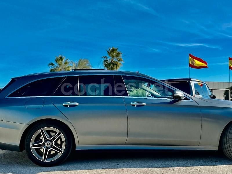 Usado Mercedes E400 330 CV (242 kW) 2021 Gris / plata Familiar