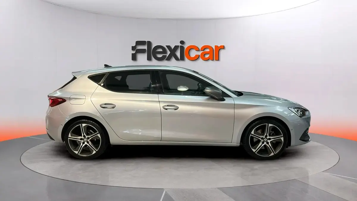 Usado Seat Leon FR 150 CV (110 kW) 2021 Gris Berlina