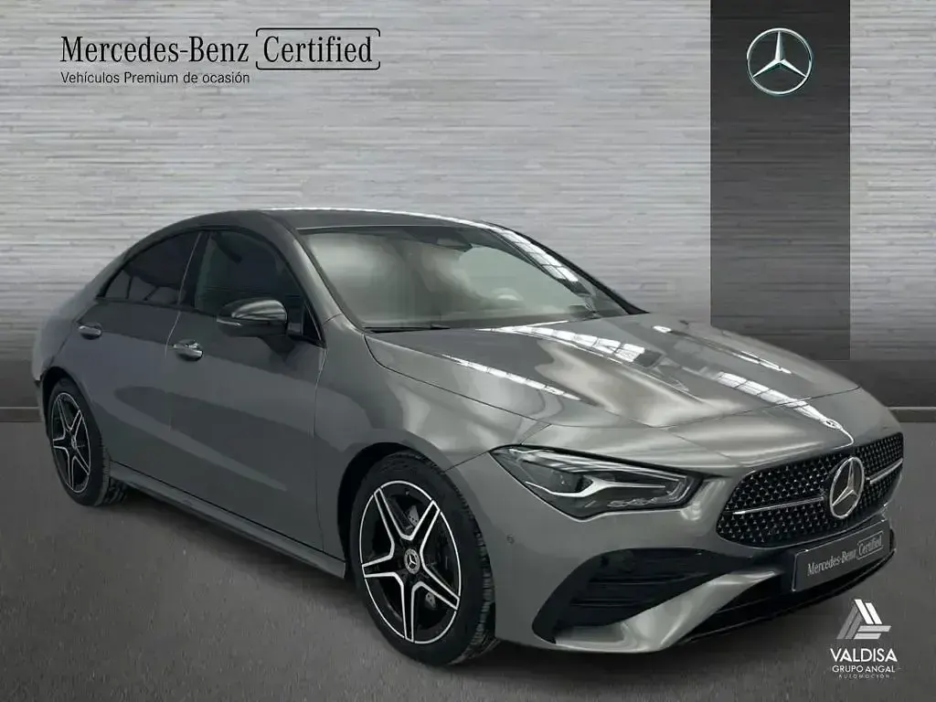 Usado Mercedes CLA220 AMG line 190 CV (139 kW) 2025 Gris montaña Berlina