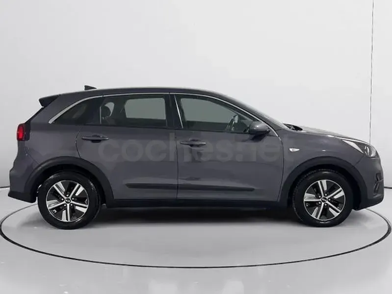 Usado Kia Niro 141 CV (103 kW) 2021 Gris / plata SUV