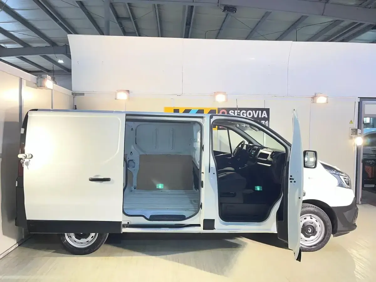 Usado Renault Trafic 120 CV (88 kW) 2021 Blanco Monovolumen