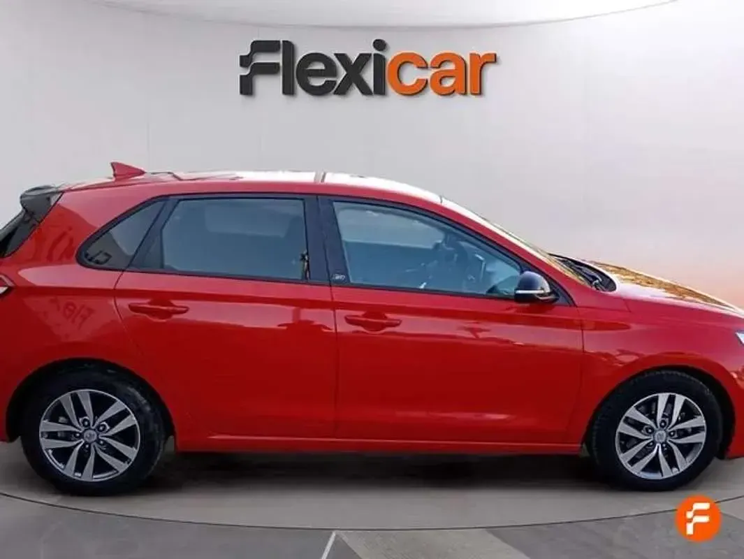 Usado Hyundai i30 110 CV (80 kW) 2018 Rojo Utilitario