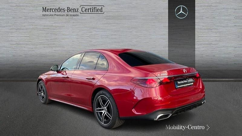 Usado Mercedes E200 204 CV (150 kW) 2025 Rojo Berlina