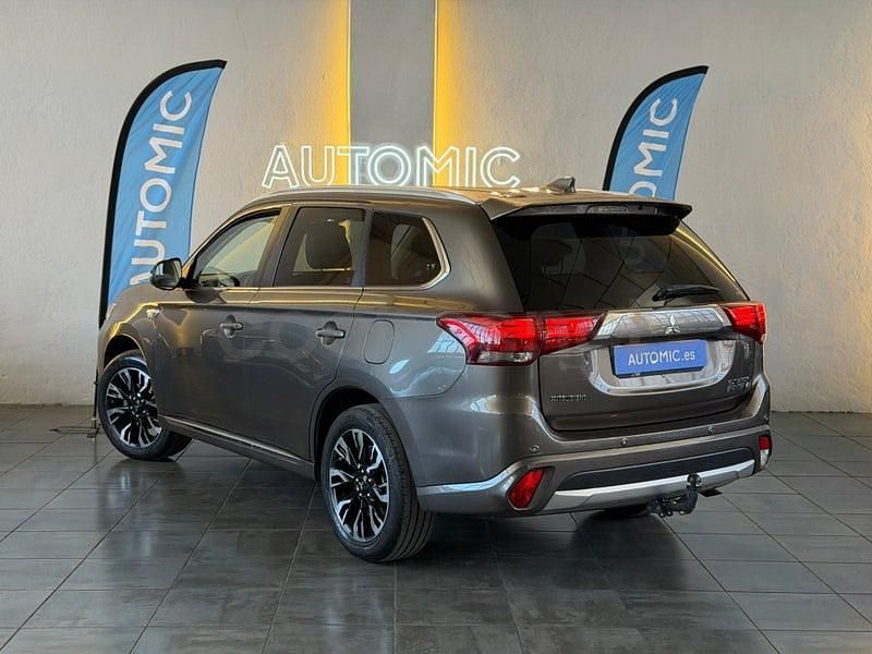 Usado Mitsubishi Outlander P-HEV 203 CV (149 kW) 2017 Marrón SUV