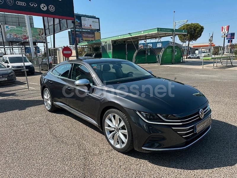 Usado VW Arteon Elegance 150 CV (110 kW) 2021 Gris / plata Berlina