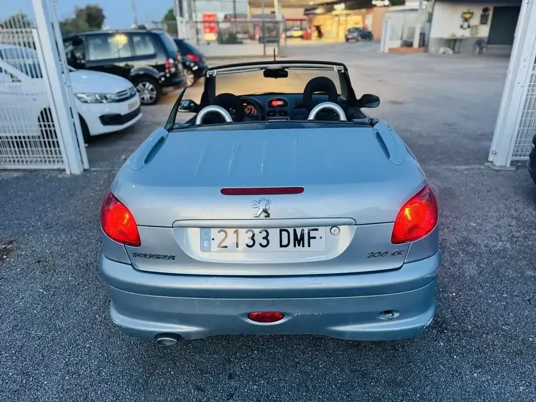 Usado Peugeot 206 69 CV (50 kW) 2006 Gris Utilitario
