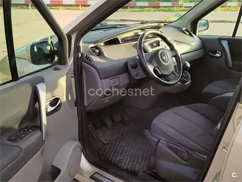 Usado Renault Scenic E-Tech Expression 130 CV (95 kW) 2007 Beige Monovolumen