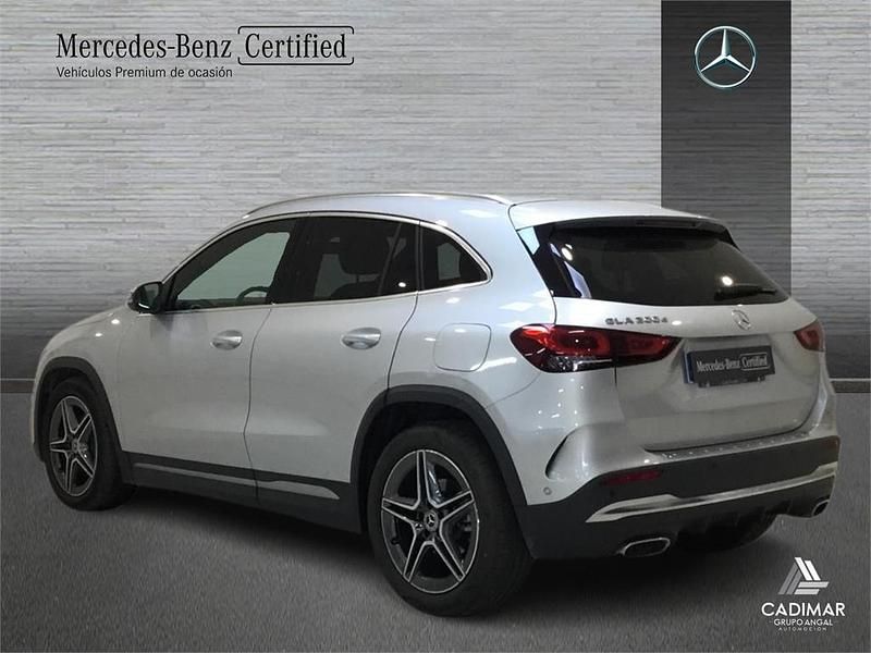 Usado Mercedes GLA200 AMG line 150 CV (110 kW) 2022 Gris SUV