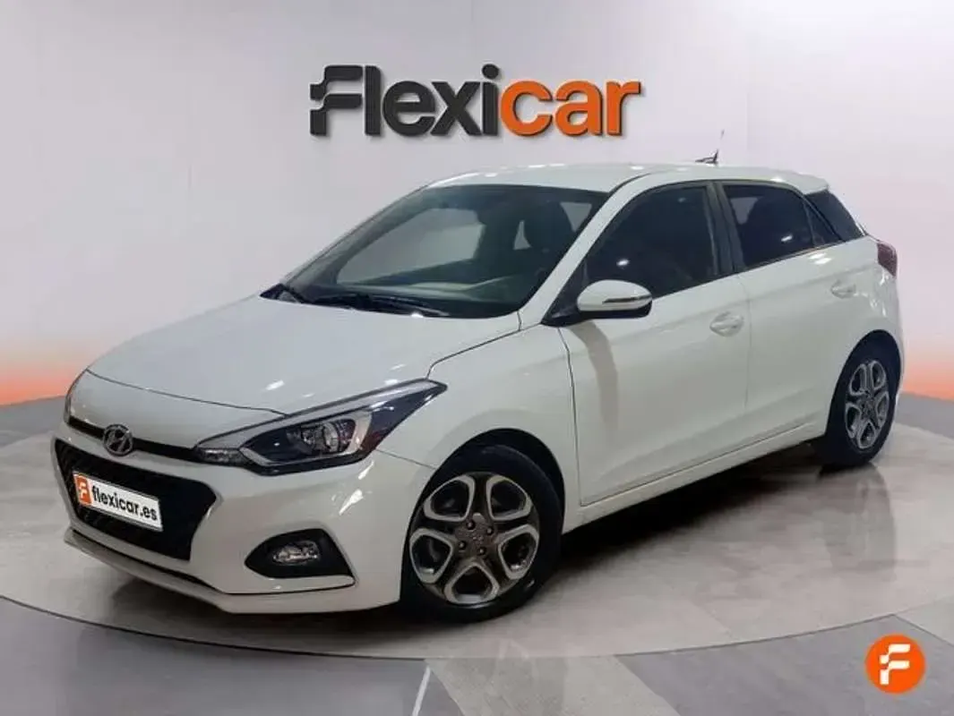 Usado Hyundai i20 99 CV (72 kW) 2019 Blanco Utilitario