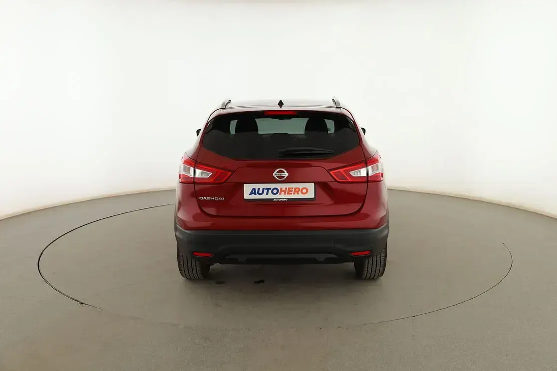 Usado Nissan Qashqai N-Connecta 115 CV (84 kW) 2016 Rojo SUV