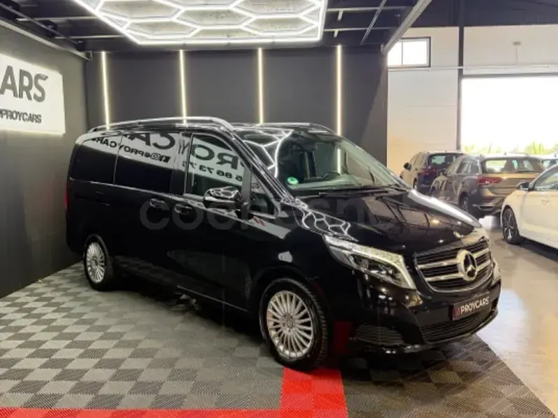 Käytetty Mercedes V220 Avantgarde 163 HP (119 kW) 2016 Musta Tila-auto