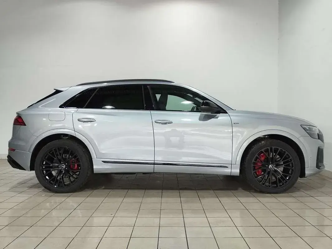 Usado Audi Q8 394 CV (289 kW) 2026 Gris SUV