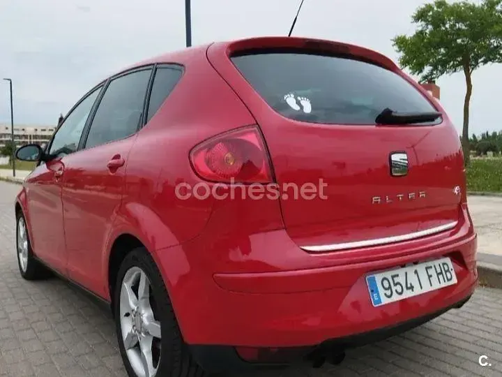 Usado Seat Altea Sport 140 CV (102 kW) 2006 Rojo Monovolumen