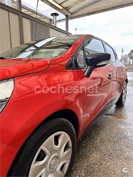 Usado Renault Clio IV Authentique 75 CV (55 kW) 2014 Rojo Berlina