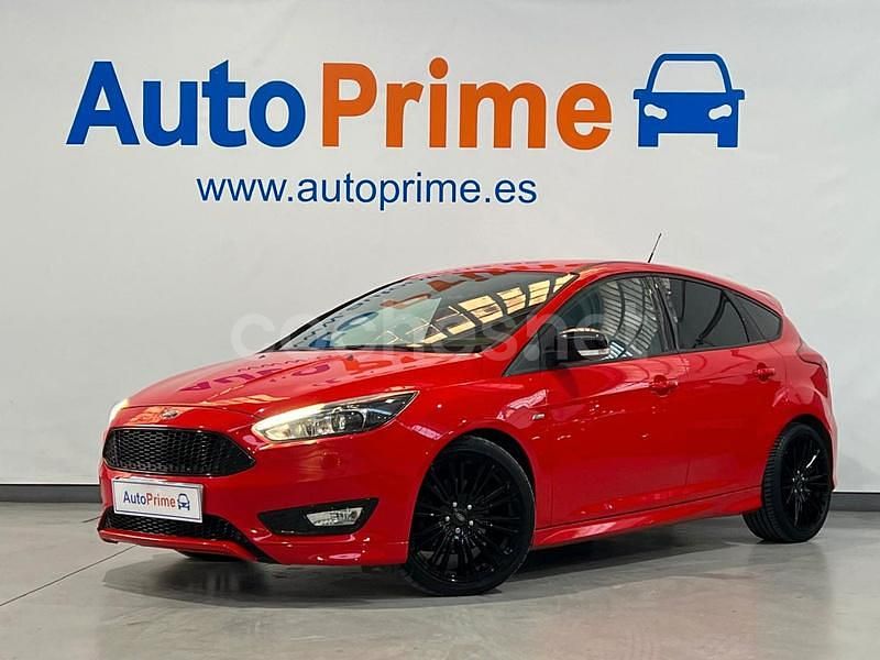 Rojo Usado 2017 Ford Focus ST-Line Berlina | 9970 € (Precio justo) - Imagen 1/4