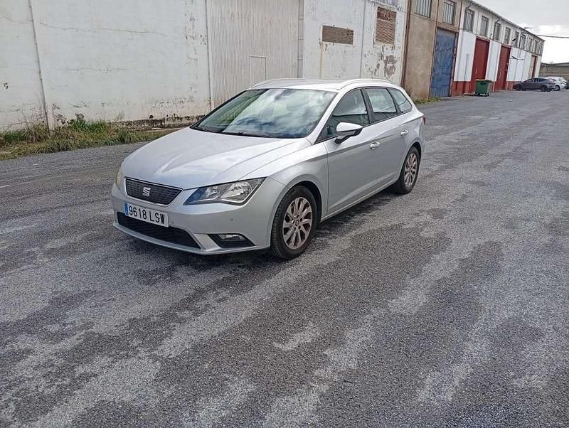 Usado Seat Leon Reference 110 CV (80 kW) 2015 Plateado Utilitario
