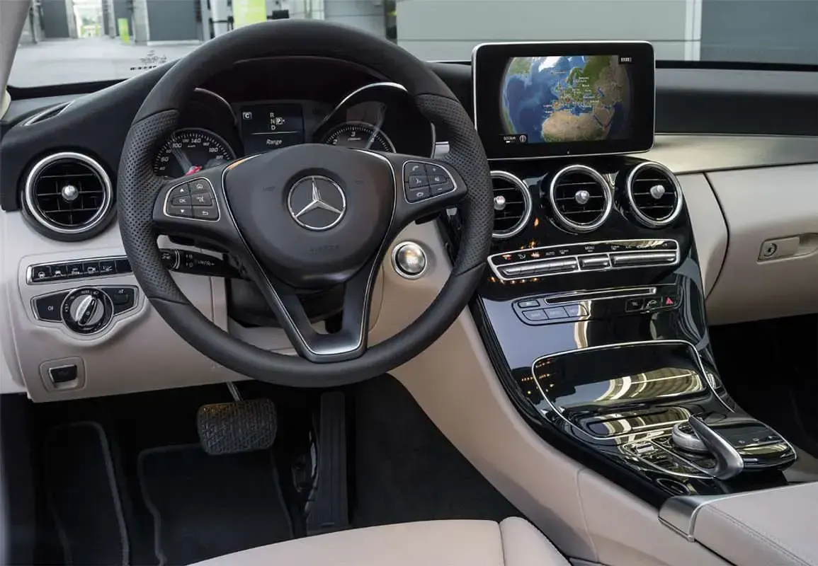 Usado Mercedes C220 170 CV (125 kW) 2017 Gris Berlina