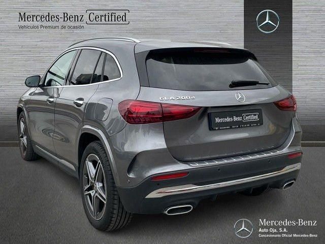 Usado Mercedes GLA200 150 CV (110 kW) 2026 Gris montaña SUV