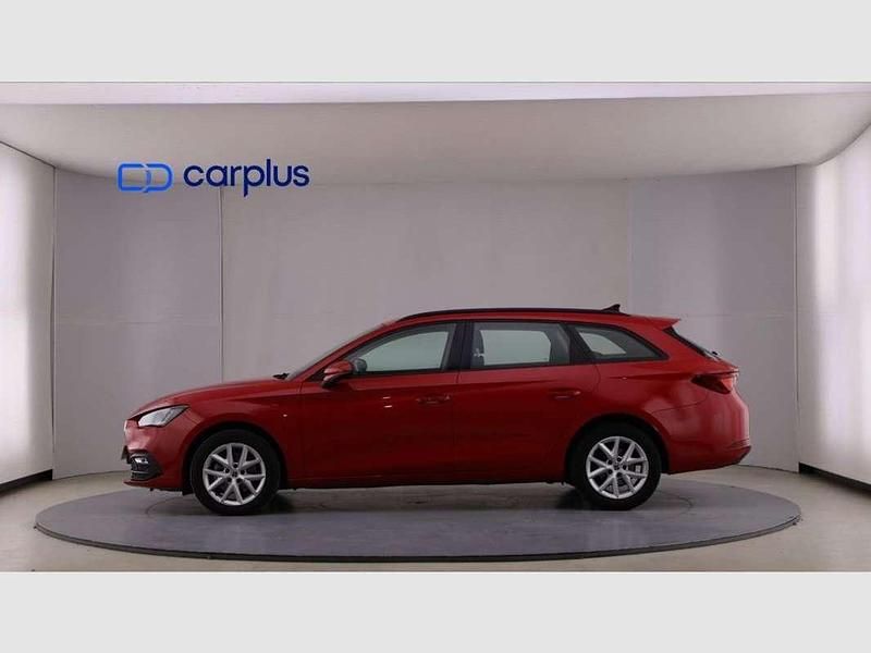 Usado Seat Leon Style 110 CV (80 kW) 2023 Rojo Utilitario