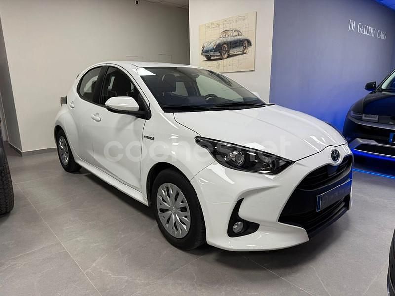 Usado Toyota Yaris Hybrid Business Edition 116 CV (85 kW) 2021 Blanco Berlina