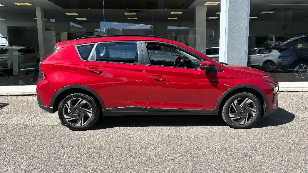 Usado Hyundai Bayon 100 CV (73 kW) 2021 Granate SUV