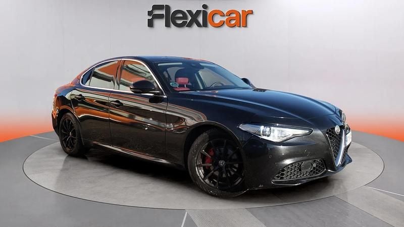 Usado Alfa Romeo Giulia Super 180 CV (132 kW) 2017 Negro Berlina