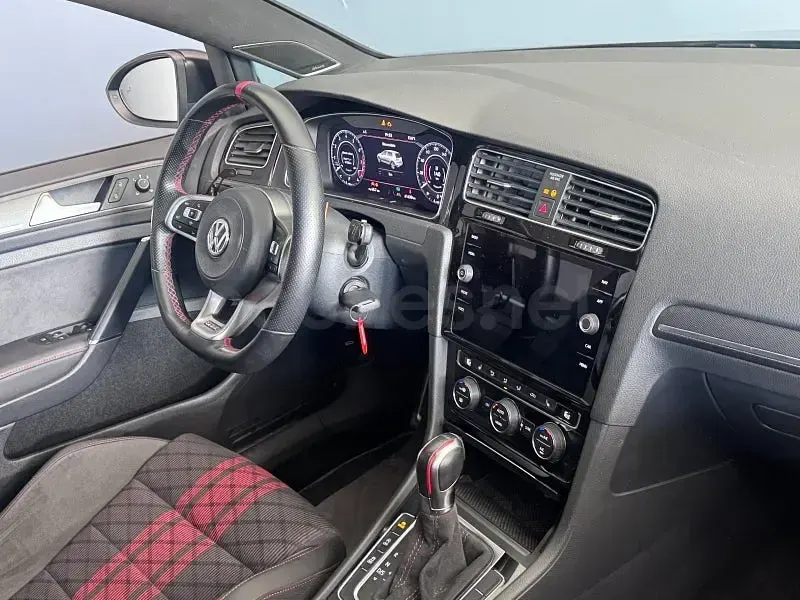 Usado VW Golf VII GTI 290 CV (213 kW) 2019 Gris / plata Berlina
