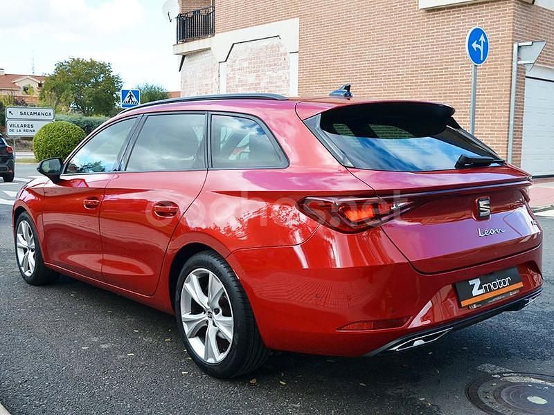 Usado Seat Leon FR 150 CV (110 kW) 2021 Granate Familiar
