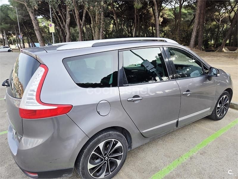 Usado Renault Scénic III Bose Edition 130 CV (95 kW) 2015 Beige Monovolumen