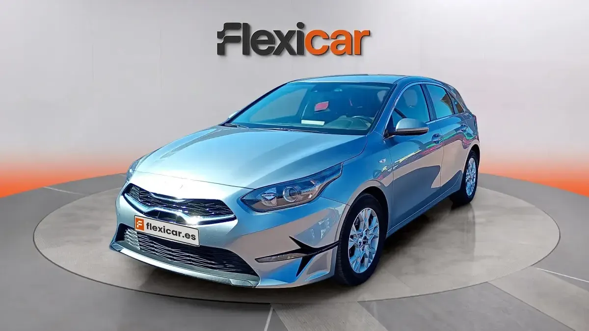 Usado Kia Ceed 136 CV (100 kW) 2023 Gris Utilitario