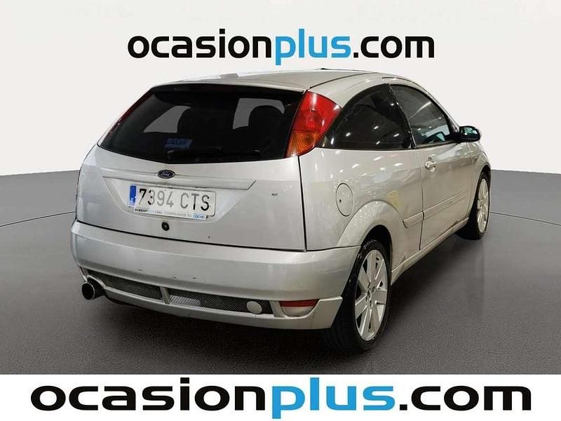 Usado Ford Focus Trend 114 CV (83 kW) 2004 Gris Utilitario