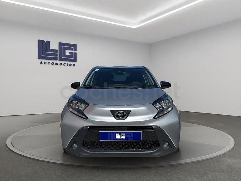Usado Toyota Aygo X Play 72 CV (52 kW) 2022 Gris / plata SUV