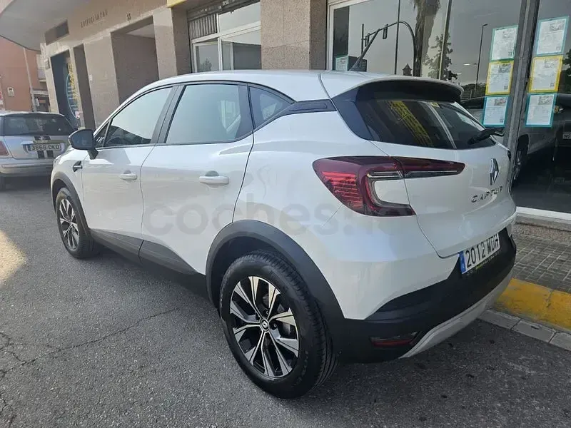 Usado Renault Captur Equilibre 100 CV (73 kW) 2023 Blanco SUV