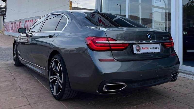 Käytetty BMW 750L Comfort Edition 400 HP (294 kW) 2017 Peessi Sedan