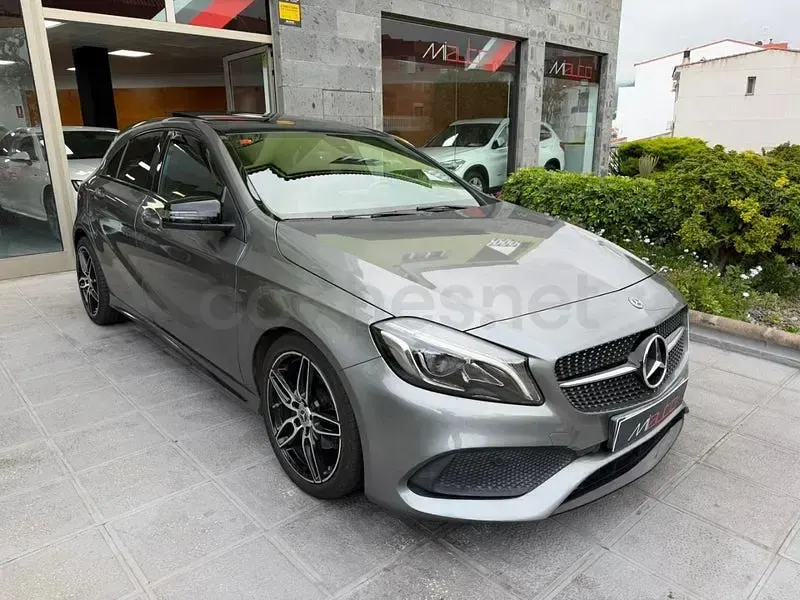 Usado Mercedes A180 AMG line 122 CV (89 kW) 2016 Gris / plata Berlina