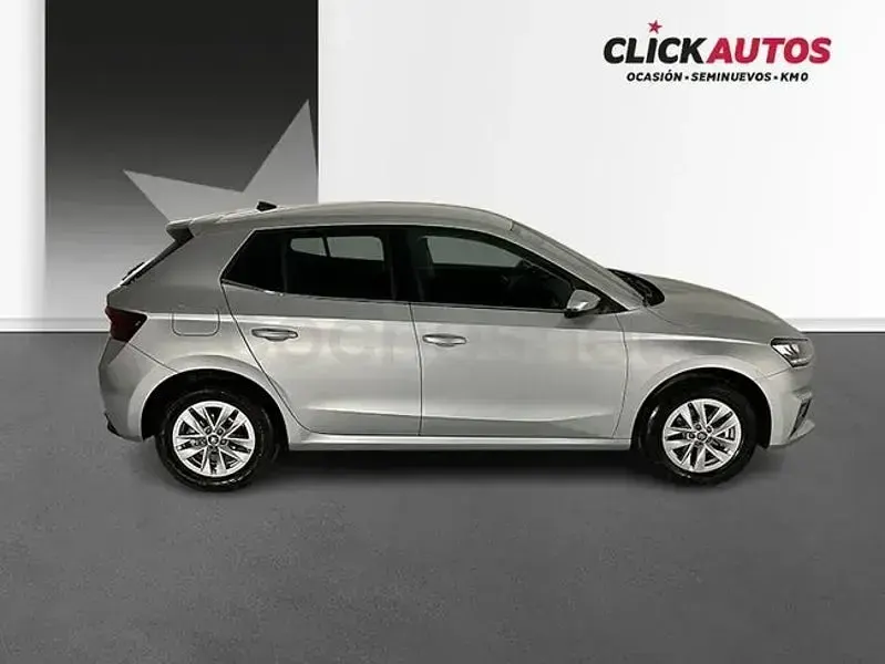 Usado Skoda Fabia Selection 115 CV (84 kW) 2025 Gris / plata Utilitario