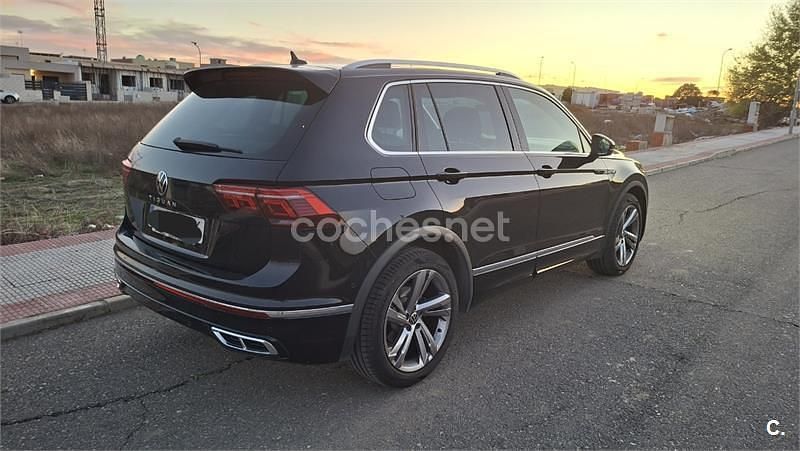 Usado VW Tiguan R-line 150 CV (110 kW) 2021 Negro SUV