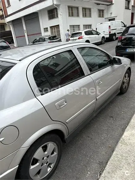 Usado Opel Astra Edition 100 CV (73 kW) 2003 Gris / plata Berlina