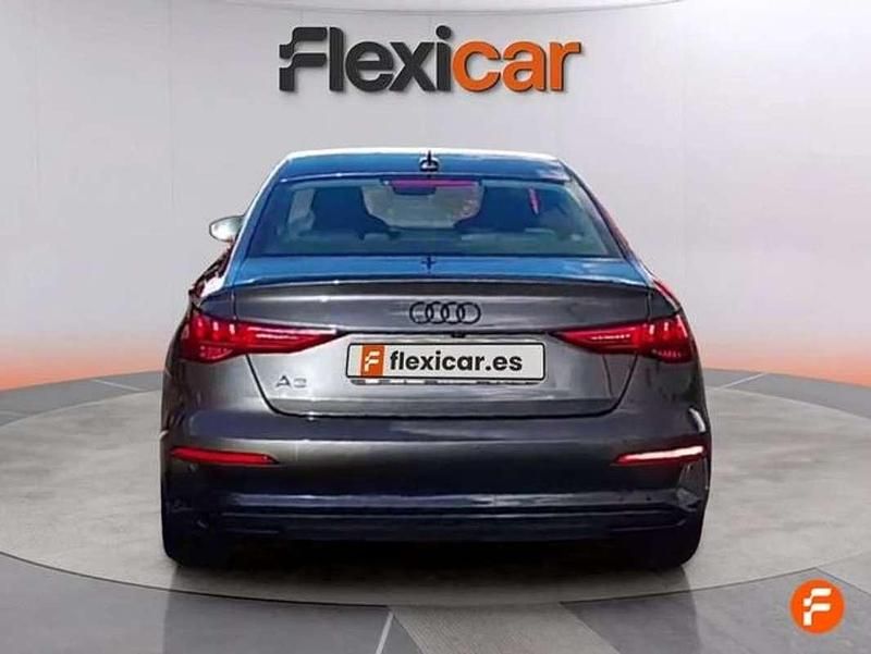 Usado Audi A3 110 CV (80 kW) 2023 Gris Berlina