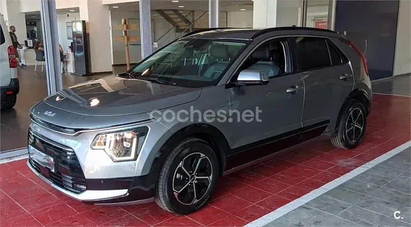 Usado Kia Niro 141 CV (103 kW) 2022 Gris / plata SUV